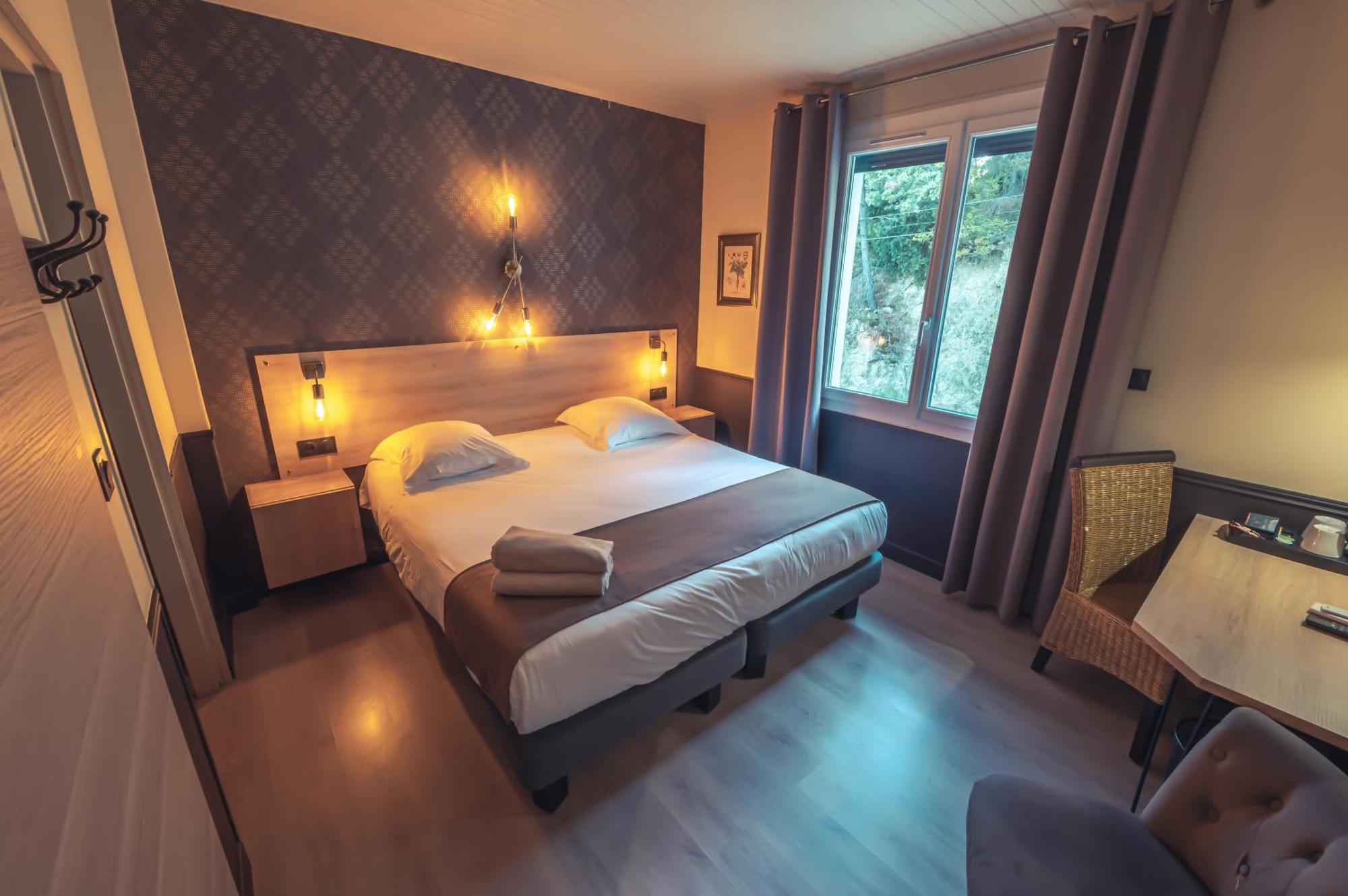 Logis Hotel Restaurant Le Plantevin Propiac Ngoại thất bức ảnh